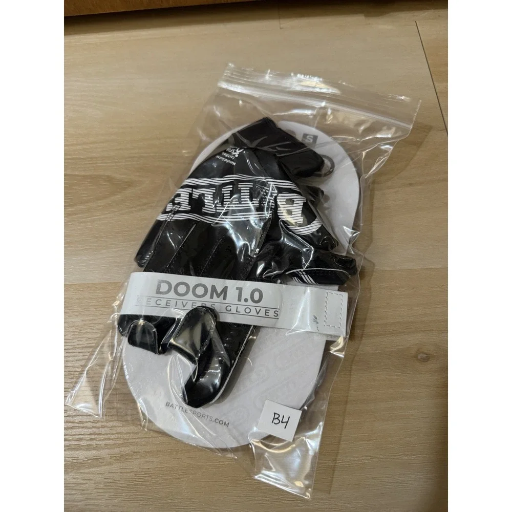 Battle Doom 1.0 Youth Small Junior Football Receiver Gloves Black White